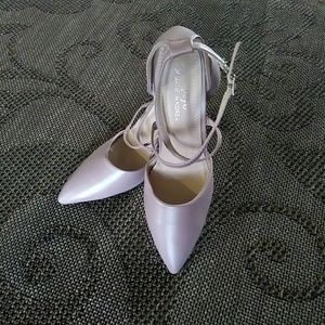 Pointy toe cross strap stilettos in mauve